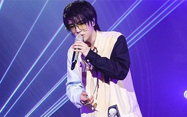 与火星的孩子对话吉他谱_华晨宇_D调原版弹唱谱_高清六线谱