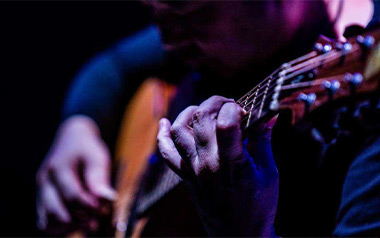 流行的云指弹吉他谱_岸部真明_原版独奏六线谱_指弹吉他教学