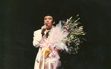 狮子山下吉他谱_罗文_D调原版弹唱六线谱_高清图片谱