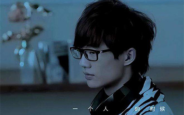 幻听吉他谱_许嵩_C调简单版六线谱_弹唱教学视频