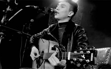 腐坏吉他谱_张小九_C调扫弦版弹唱六线谱_高清图片谱