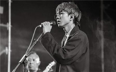 理想三旬吉他谱_陈鸿宇_G调原版六线谱_弹唱教学视频