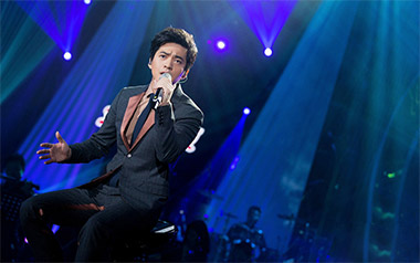 父亲写的散文诗吉他谱_李健/许飞_E调六线谱_弹唱教学视频