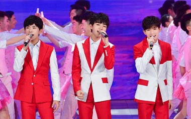 我们都是追梦人吉他谱_TFBOYS_C调原版弹唱谱_高清六线谱