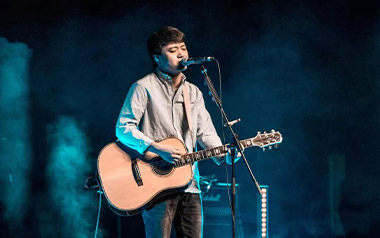 从夜晚到清晨吉他谱_贰佰_G调原版弹唱六线谱_高清图片谱