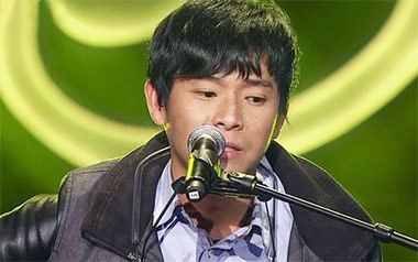 一个歌手的情书吉他谱_周三_G调原版六线谱_弹唱教学视频