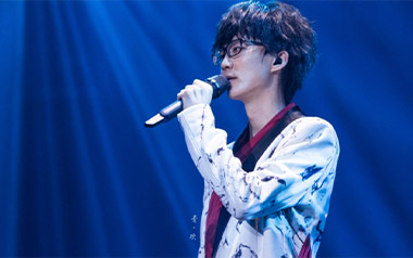 有何不可吉他谱_许嵩_E调原版六线谱_弹唱教学视频