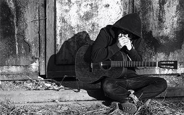 嘿抬头吉他谱_贰佰_嘿抬头C调六线谱_弹唱教学视频