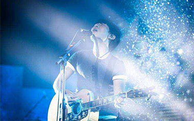 三里屯的夜吉他谱_赵雷_C调扫弦版弹唱六线谱_高清图片谱