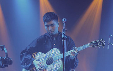 形容吉他谱_沈以诚_《形容》G调弹唱六线谱_高清图片谱