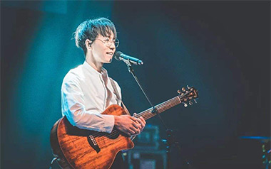 理想三旬吉他谱_陈鸿宇_《理想三旬》G调弹唱谱_高清六线谱