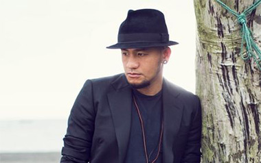 小宇吉他谱_张震岳_C调原版六线谱_弹唱教学视频