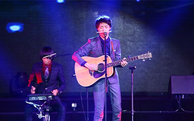 夜空中最亮的星吉他谱_逃跑计划_A调原版六线谱_弹唱教学视频