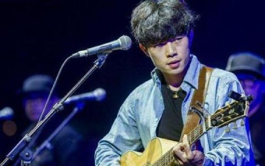小人物吉他谱_赵雷_C调扫弦版弹唱六线谱_高清图片谱