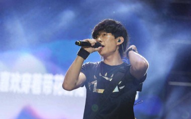 雪人吉他谱_赵雷_G调原版弹唱六线谱_高清图片谱