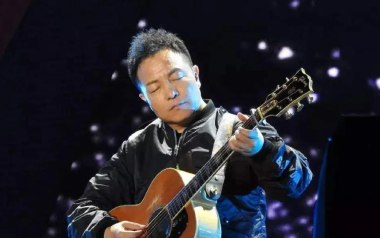 闪亮的瞬间吉他谱_许巍_C调扫弦版弹唱六线谱_高清图片谱