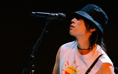 静下来吉他谱_赵雷_D调原版六线谱_弹唱教学视频