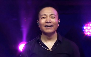 礼物吉他谱_许巍_D调原版六线谱_弹唱教学视频