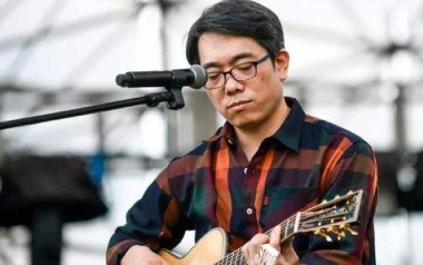 世界吉他谱_张过年_C调原版弹唱六线谱_高清图片谱