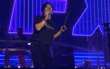 低空飞行吉他谱_郑钧_C调扫弦版六线谱_弹唱教学视频