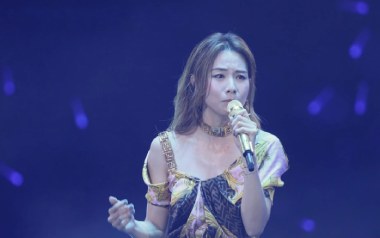 他不准我哭吉他谱_邓丽欣_C调原版弹唱六线谱_高清图片谱