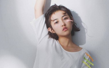 举镜子的女孩吉他谱_张子枫_G调原版弹唱六线谱_高清图片谱