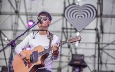 烟花巷吉他谱_海先生_C调原版弹唱六线谱_高清图片谱