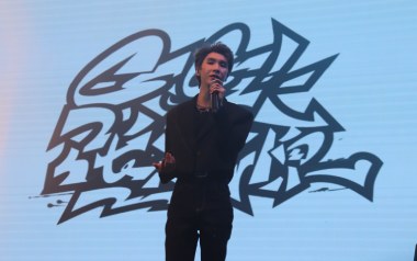 给陌生的你听吉他谱_张思源_C调原版弹唱谱_高清六线谱