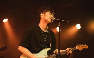 九月底吉他谱_余佳运_E调原版弹唱六线谱_高清图片谱