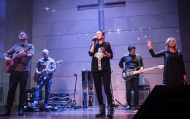 敬拜的心吉他谱_约书亚乐团_C调原版弹唱六线谱_高清图片谱