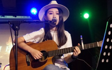 又到了星期天吉他谱_万玲琳_G调拍弦版弹唱六线谱_高清图片谱