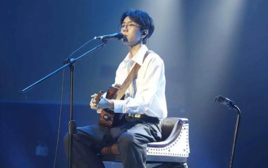 人在旅途吉他谱_陈鸿宇/翁素英_C调六线谱_弹唱教学视频