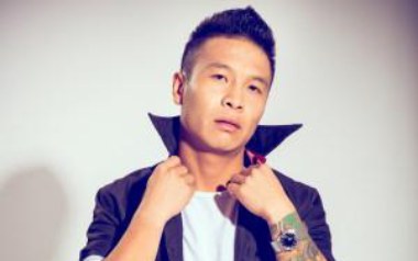 敬昨天吉他谱_二龙湖浩哥_C调原版六线谱_弹唱教学视频