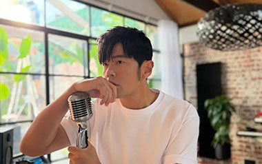 那天下雨了吉他谱_周杰伦_C调拍弦版弹唱六线谱_高清图片谱